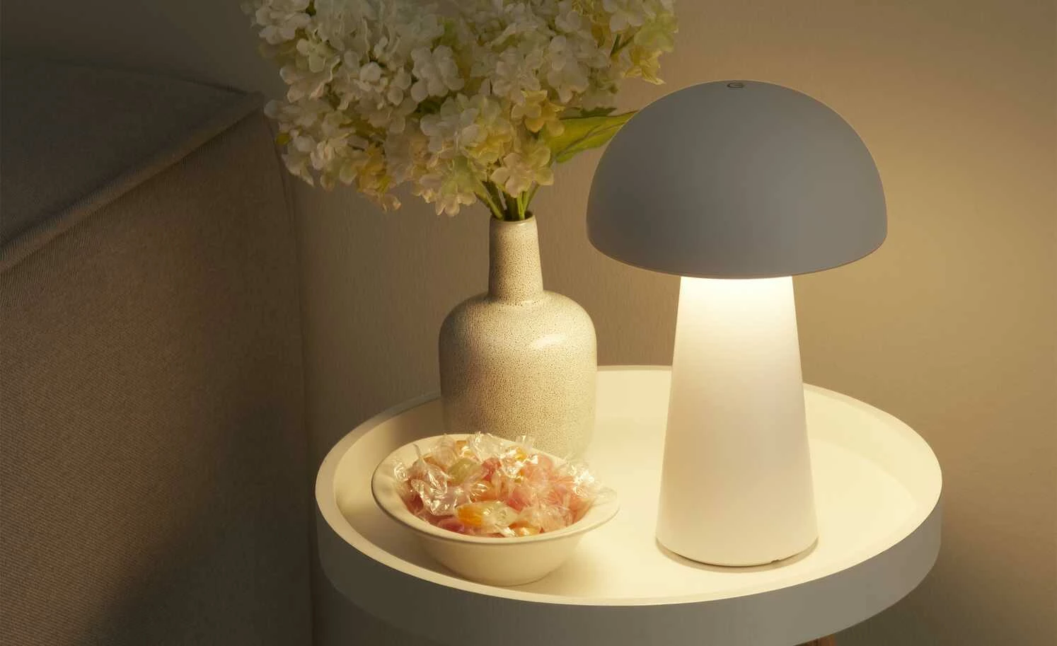 Akku-Tischleuchte, weiß mit Sensor- Dimmer 4 Akku-Tischleuchte, weiß mit Sensor- Dimmer – Bild 2