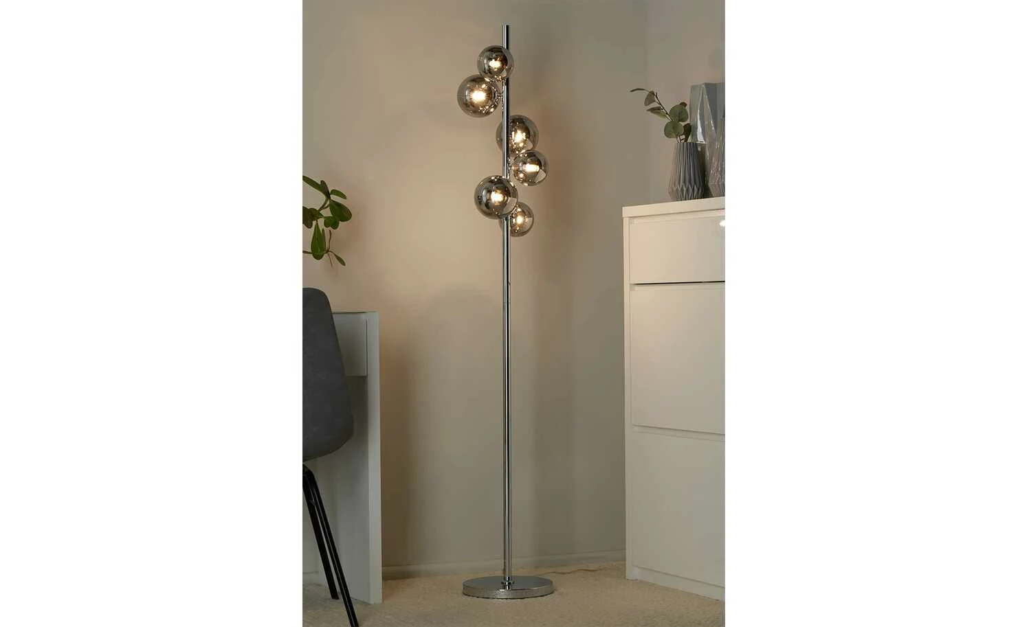 Meisterleuchten Stehleuchte, 6-flammig, chrom, Rauchglas-Kugeln 4 Meisterleuchten Stehleuchte, 6-flammig, chrom, Rauchglas-Kugeln – Bild 2