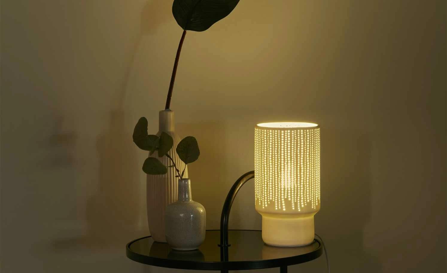 for friends Keramik-Tischleuchte, 1-flammig, weiß `Streifen´ | Streifen gestanzt 3 for friends Keramik-Tischleuchte, 1-flammig, weiß `Streifen´ | Streifen gestanzt