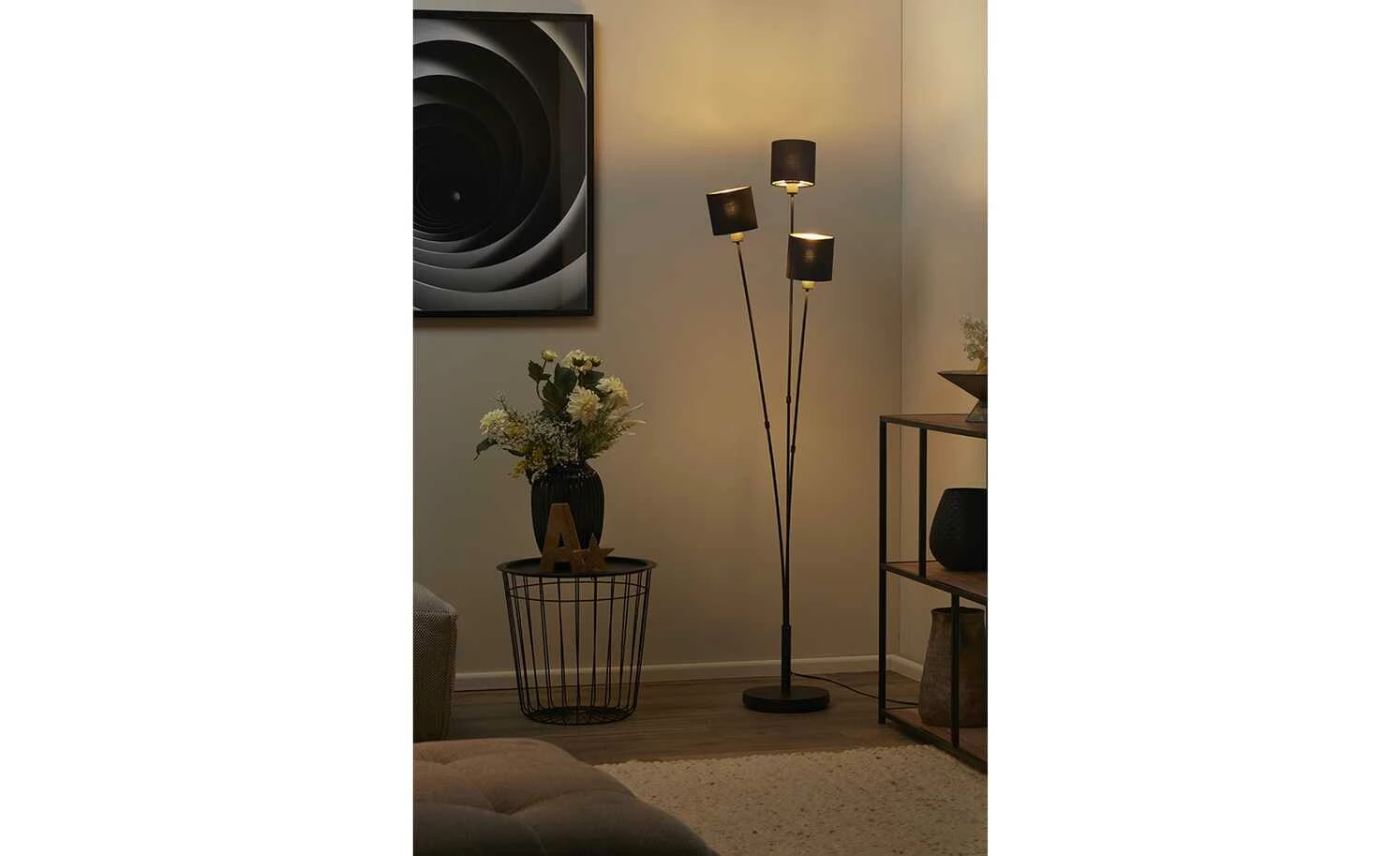 Trio Stehleuchte, 3-flammig, schwarz, Stoffschirm schwarz/gold 3 Trio Stehleuchte, 3-flammig, schwarz, Stoffschirm schwarz/gold
